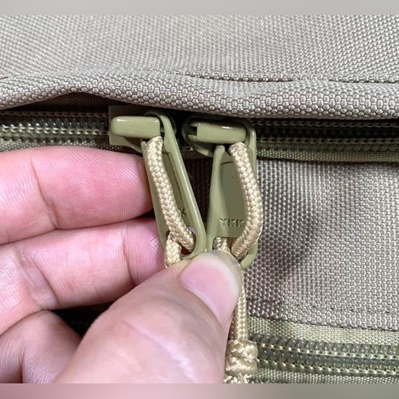 SUPREME ๐ waist bag in Khaki. Unisex Design. OS.๐ฅ!!! - Picture 4 of 6